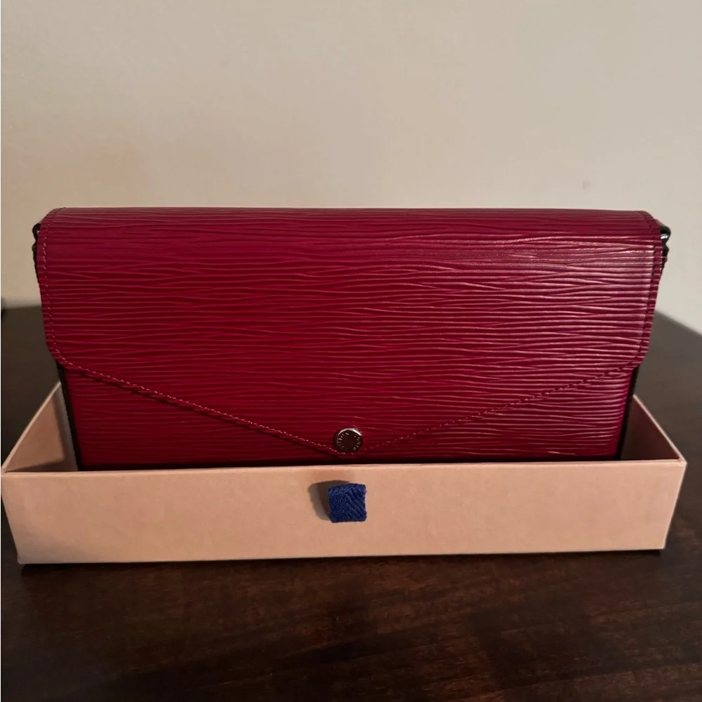 Louis Vuitton Felicie Pochette (Cherry Berry Epi Leather) - Picture 2 of 9
